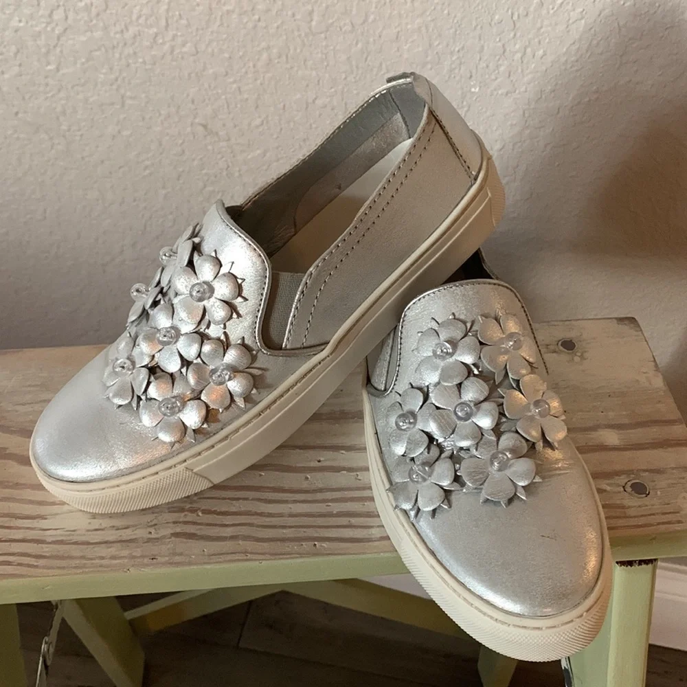 Like New, The Flexx Metallic Silver Leather Slip On. Sz. 5.5